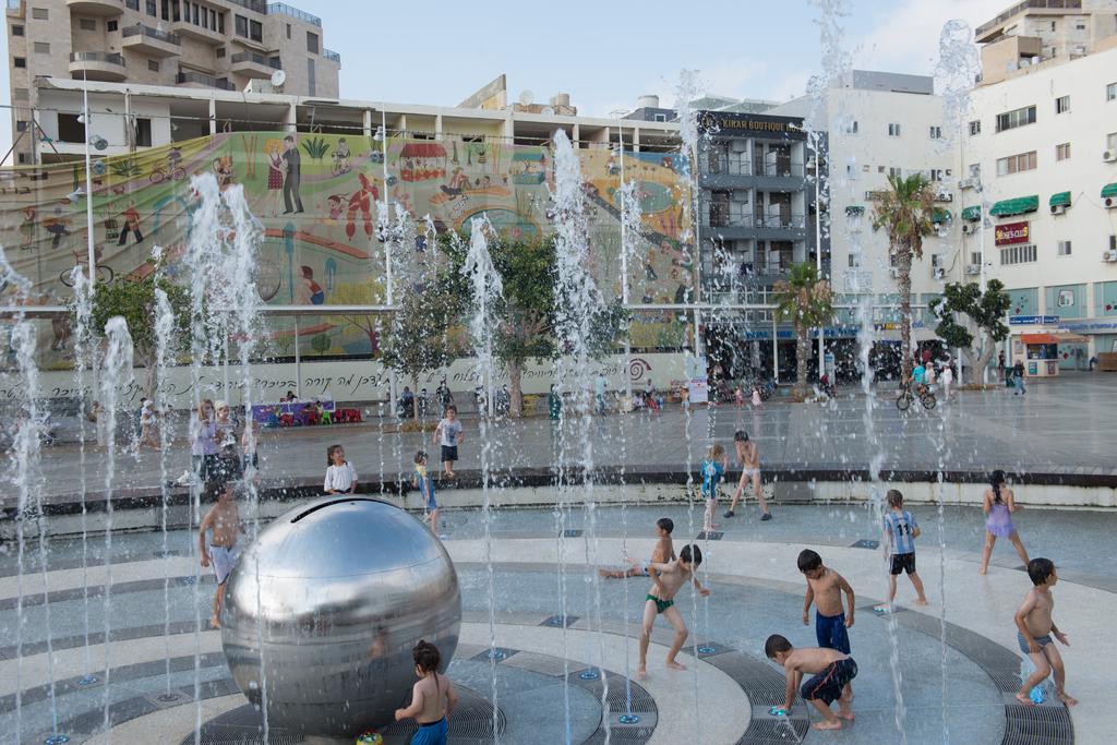 Kikar Boutique Hotel Нетания Экстерьер фото