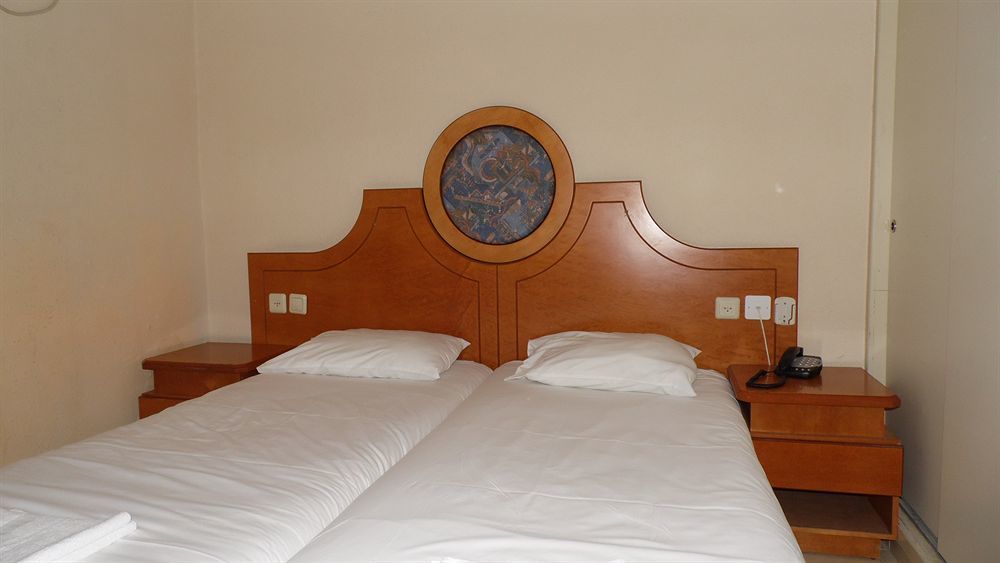 Kikar Boutique Hotel Нетания Экстерьер фото