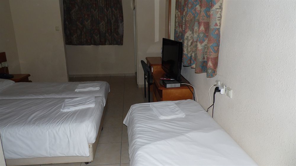 Kikar Boutique Hotel Нетания Экстерьер фото